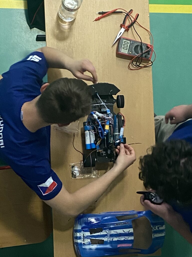 Naše dobrodružství s vodíkovými auty a jejich stavbou při závodě H2GP