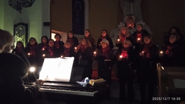 Adventní koncert sboru absolventů v Tísku